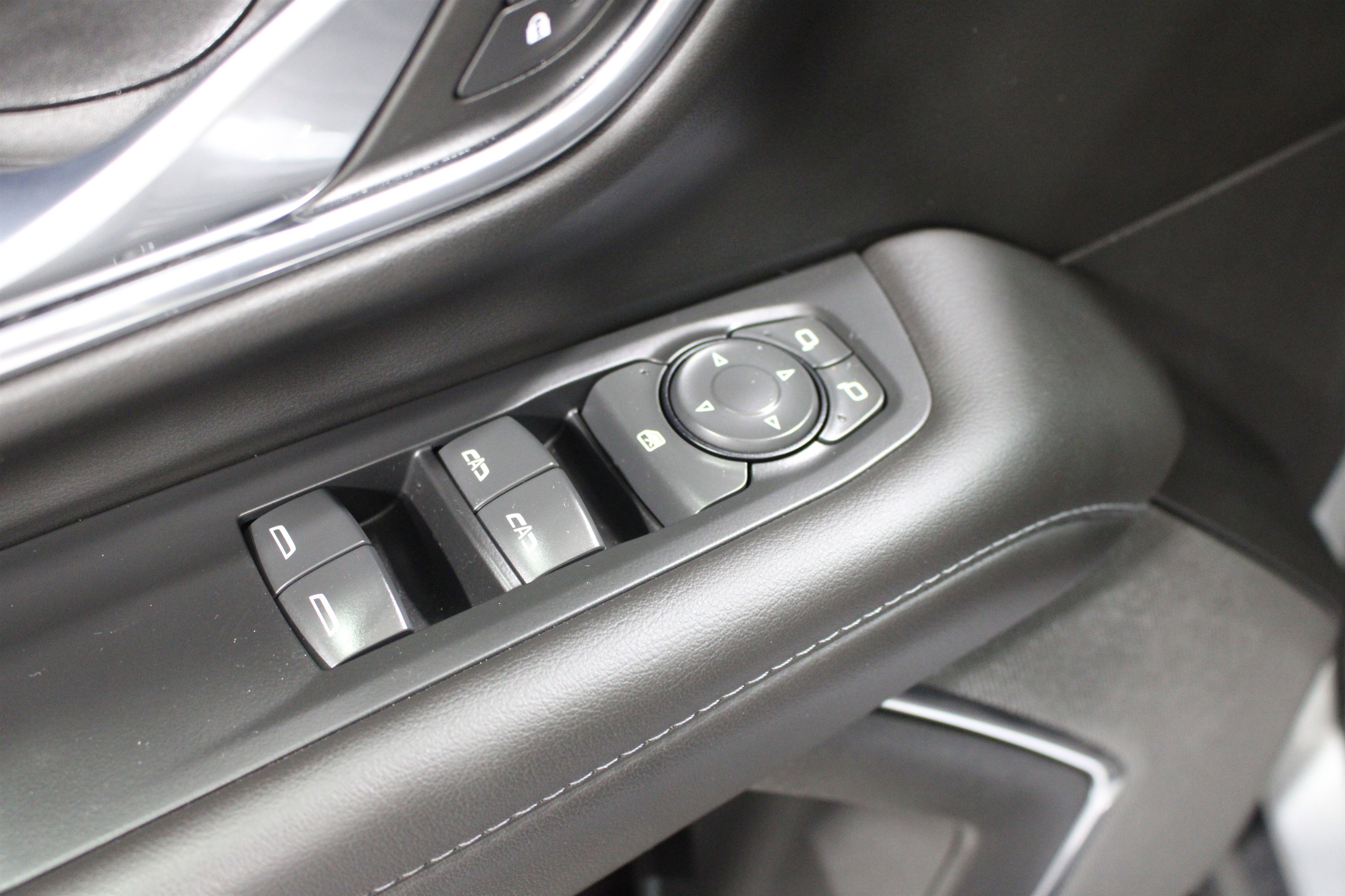 Used 2023 Chevrolet Suburban LS image 7