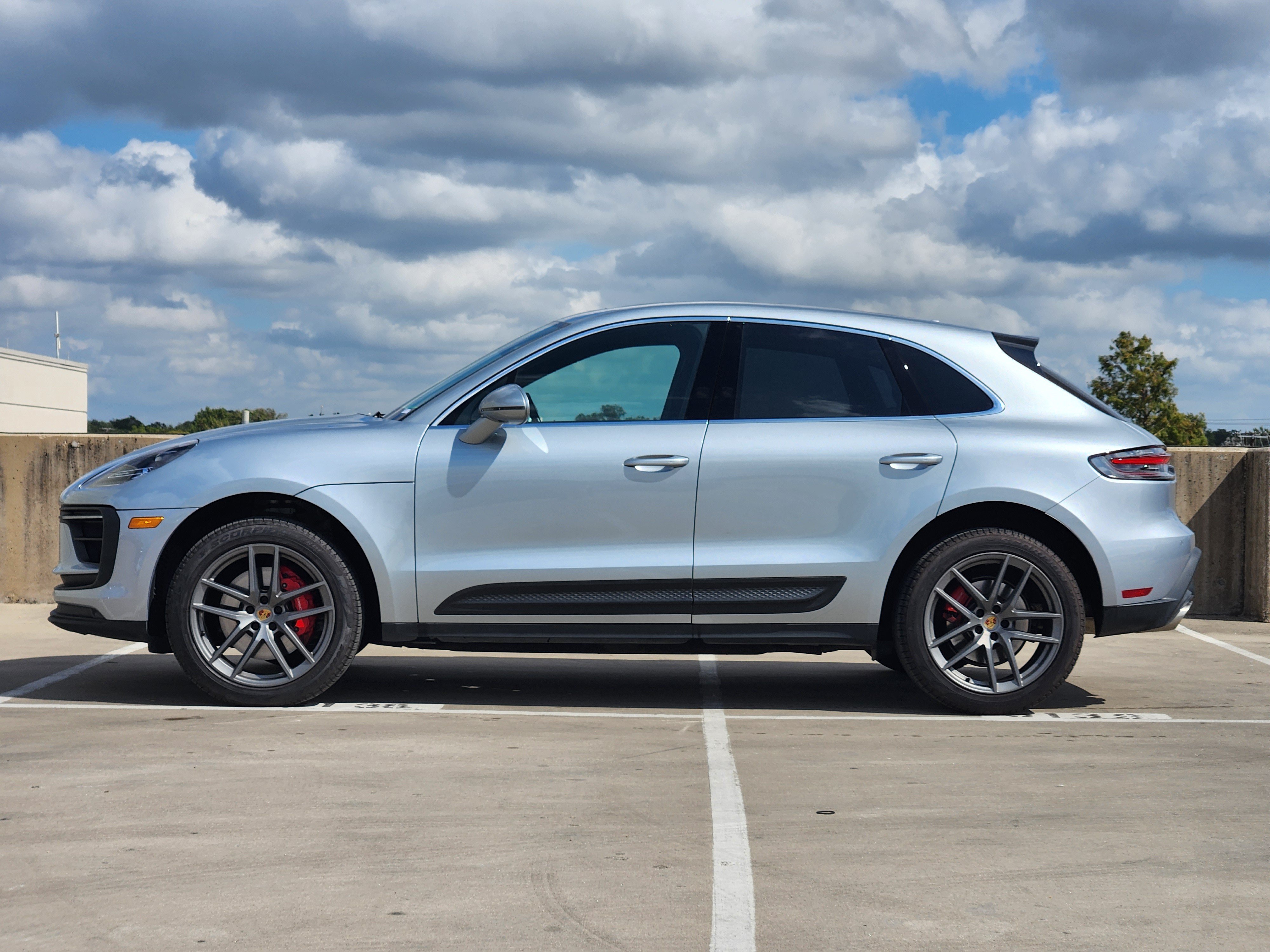 Certified 2023 Porsche Macan S AWD/4WD image 2
