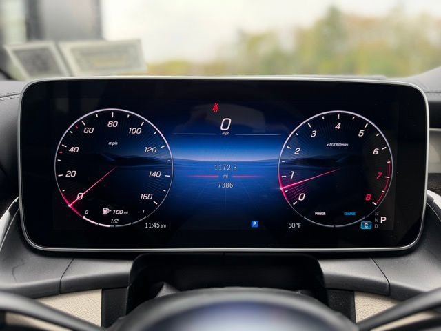 Used 2025 Mercedes-Benz GLC 300 4MATIC image 31