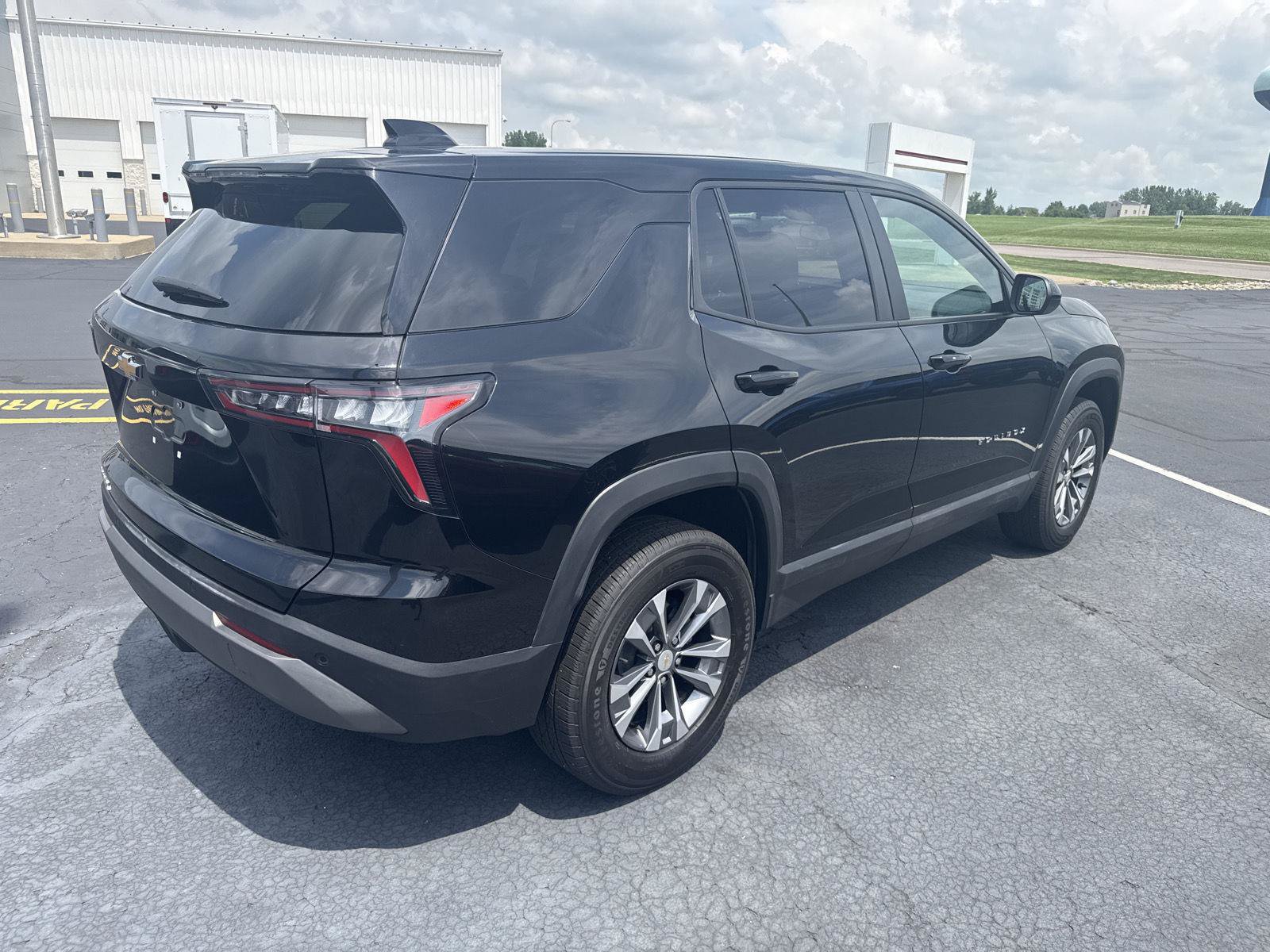 Used 2025 Chevrolet Equinox LT FWD image 4