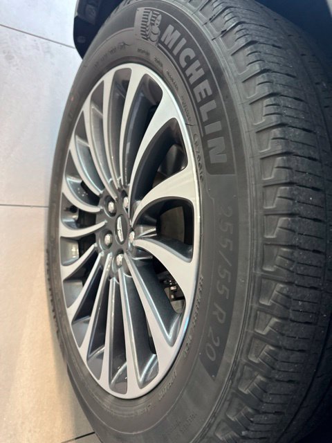 Certified 2024 Lincoln Aviator 2WD w/ Premium Package image 9