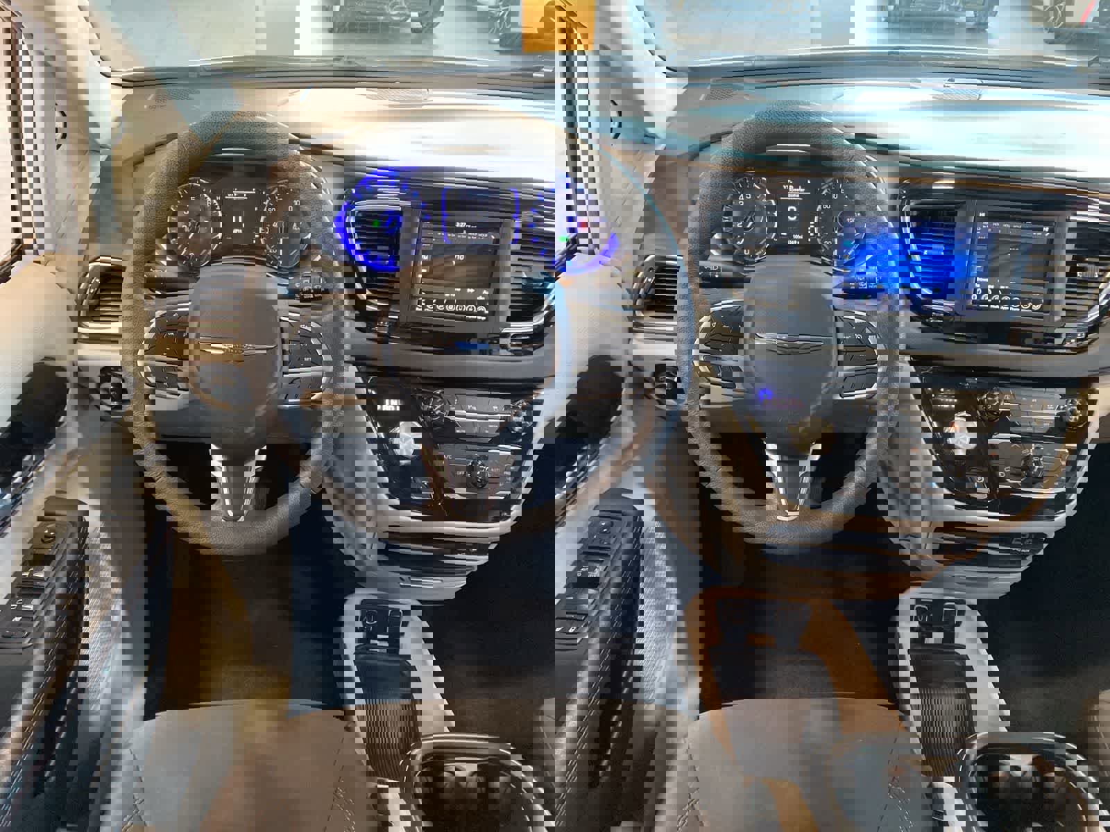 Used 2018 Chrysler Pacifica Touring Plus image 15