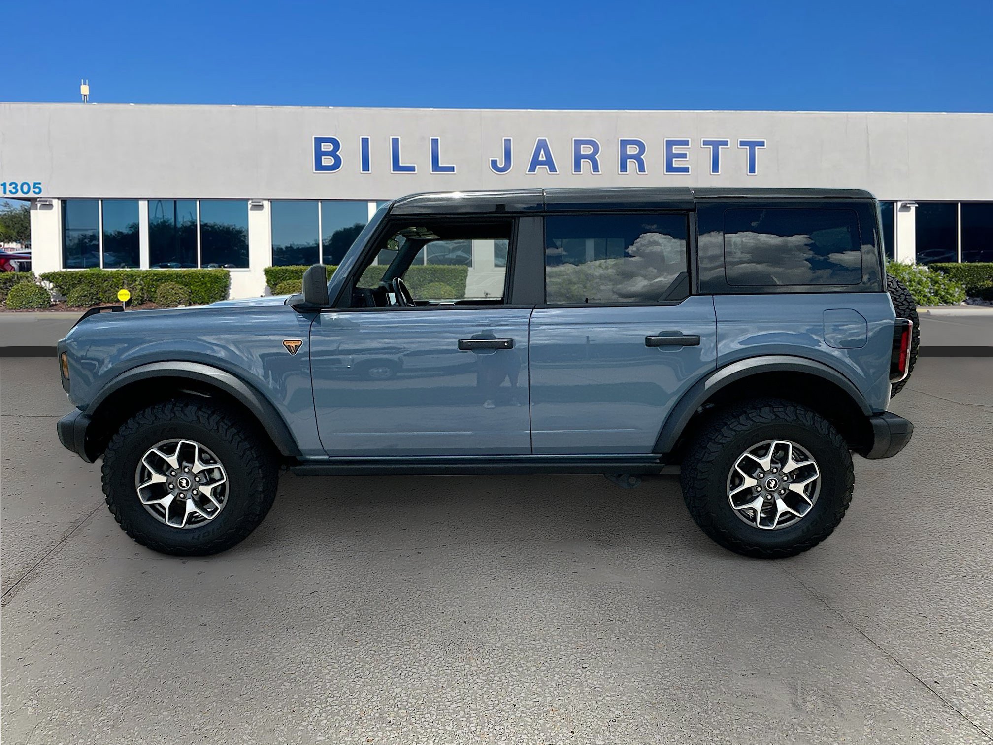 Used 2025 Ford Bronco Badlands AWD/4WD image 4
