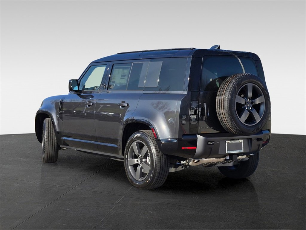New 2026 Land Rover Defender 110 X-Dynamic SE image 4