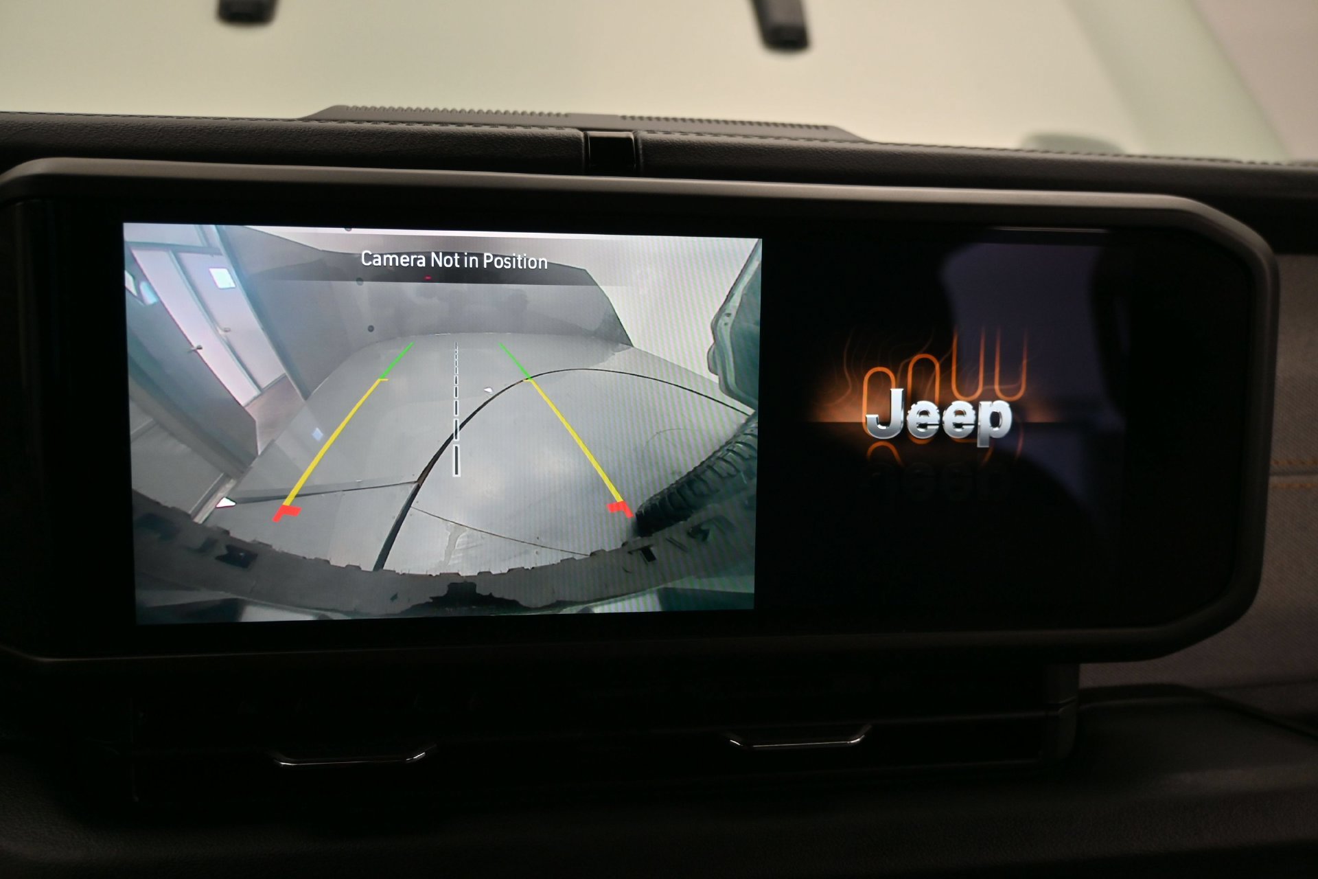Used 2024 Jeep Wrangler Unlimited Sahara w/ Safety Group AWD/4WD image 15