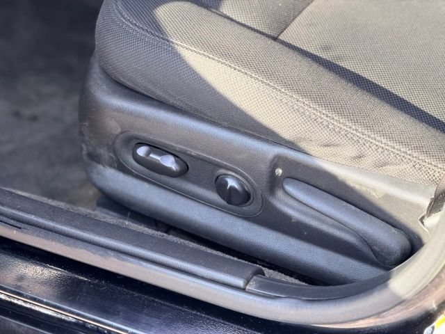 Used 2007 Pontiac Grand Prix w/ Sun And Sound Package FWD image 7
