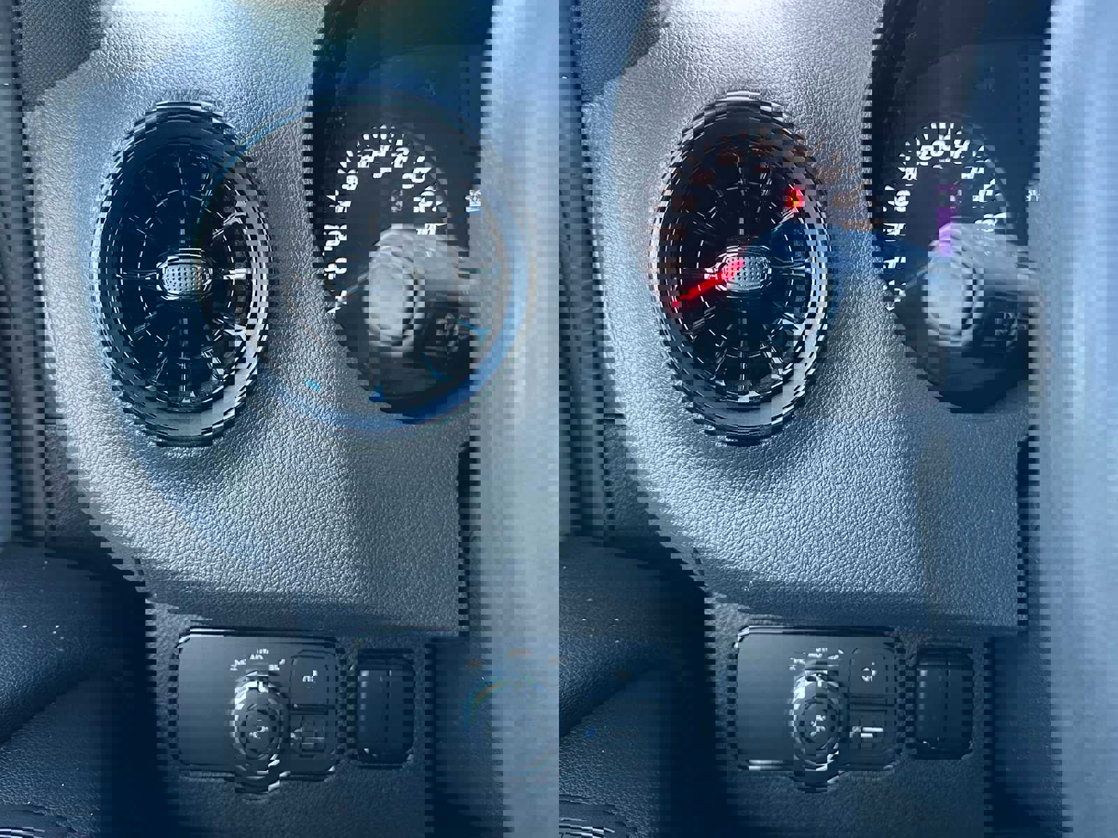 Used 2023 Mercedes-Benz Sprinter 2500 image 32