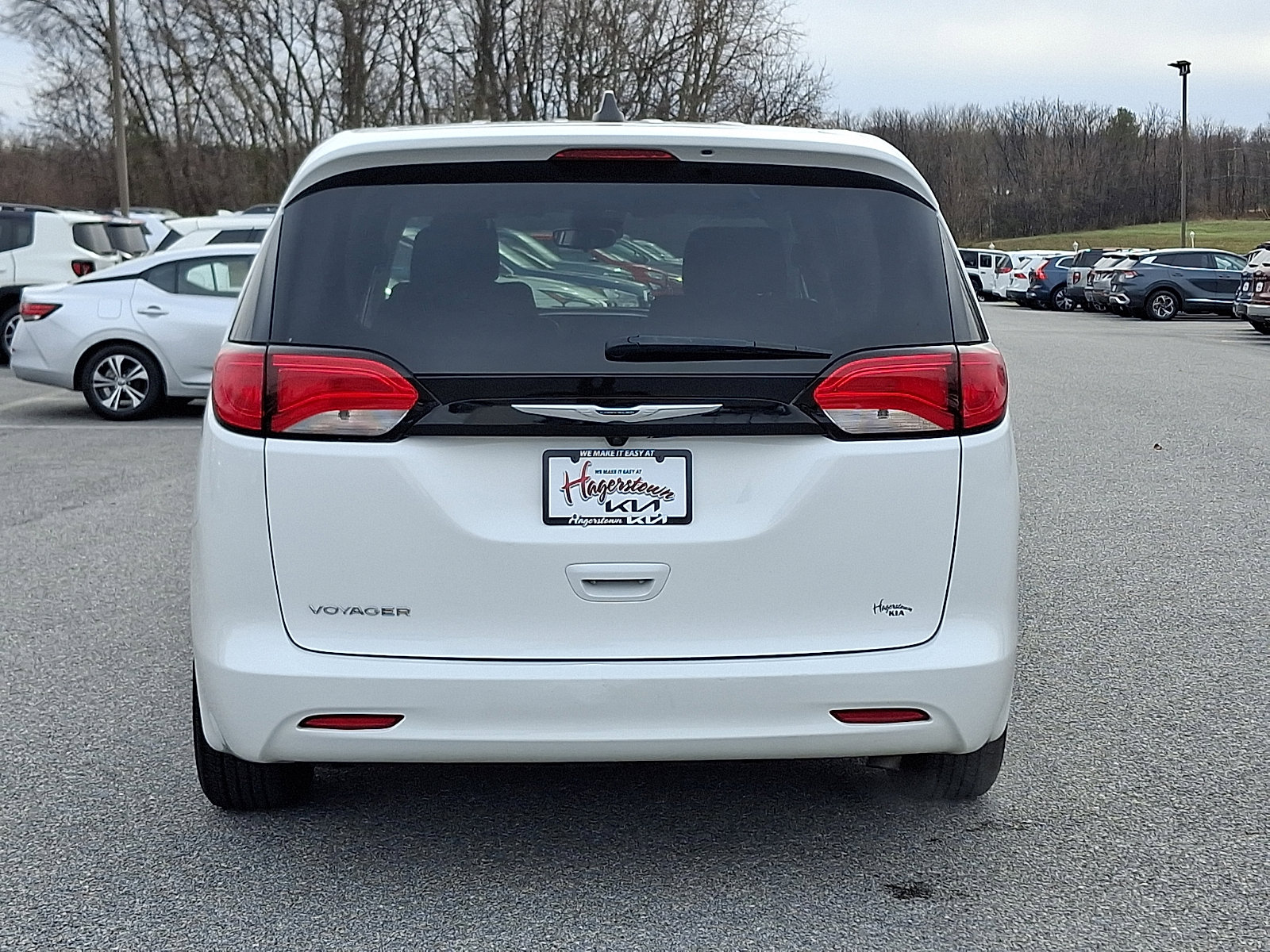 Used 2024 Chrysler Voyager LX image 5