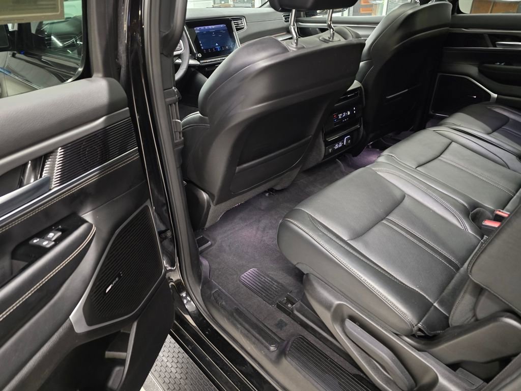 Used 2023 Jeep Wagoneer Series II image 31