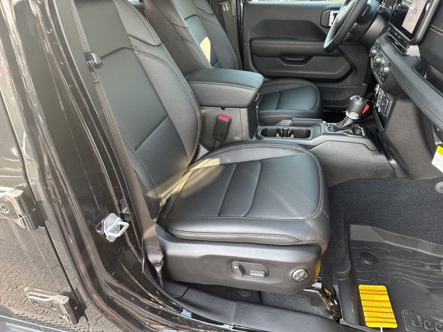New 2026 Jeep Wrangler Unlimited Sahara AWD/4WD image 12