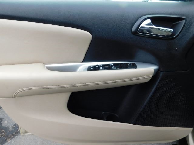 Used 2011 Dodge Journey Mainstreet w/ Flexible Seating Group image 10