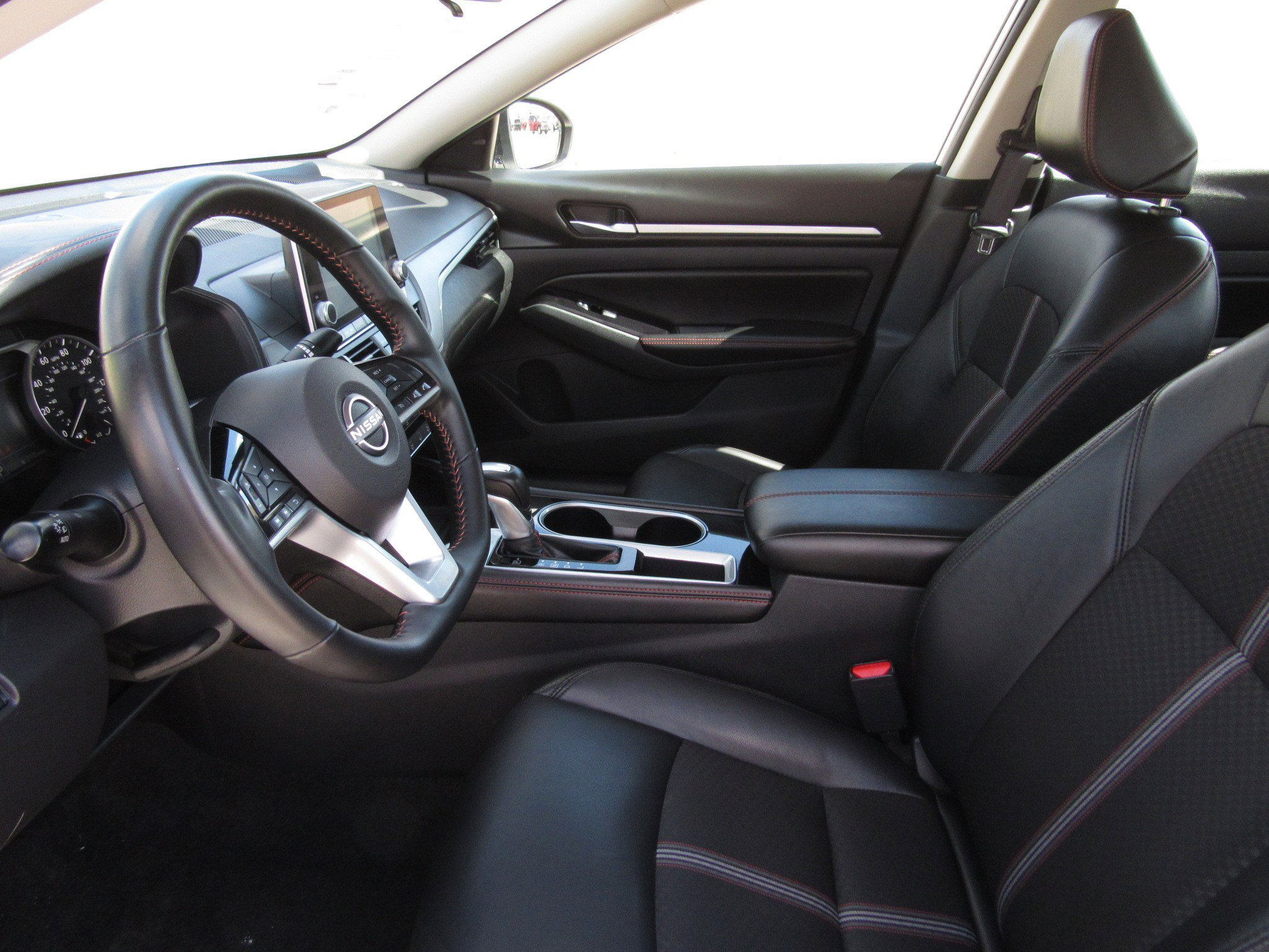 Used 2025 Nissan Altima 2.5 SR image 13