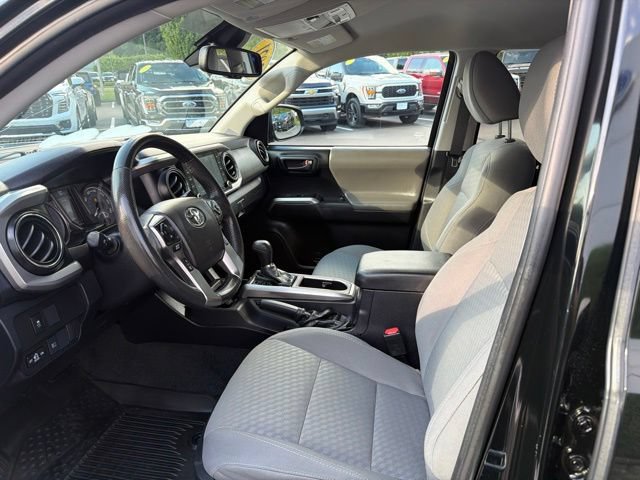 Used 2021 Toyota Tacoma SR5 AWD/4WD image 14
