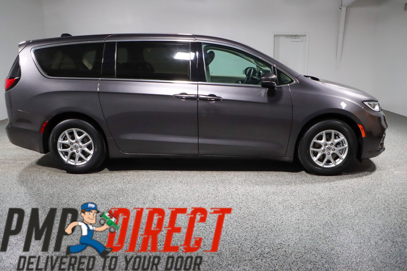 Used 2023 Chrysler Pacifica Touring-L image 6