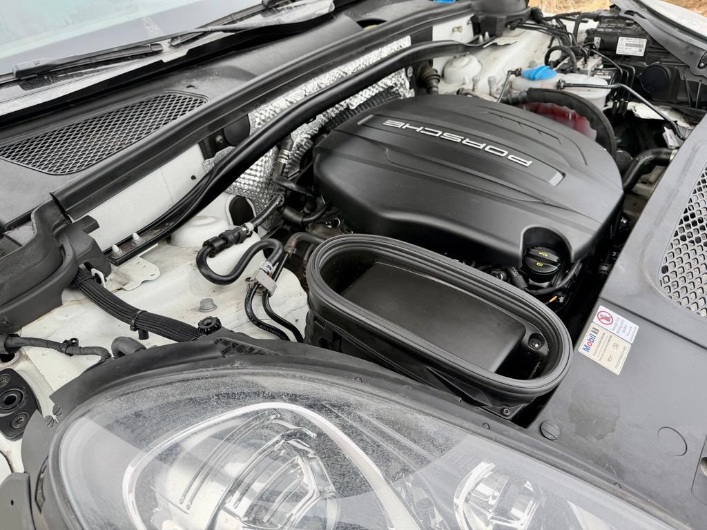Used 2018 Porsche Macan AWD/4WD image 43
