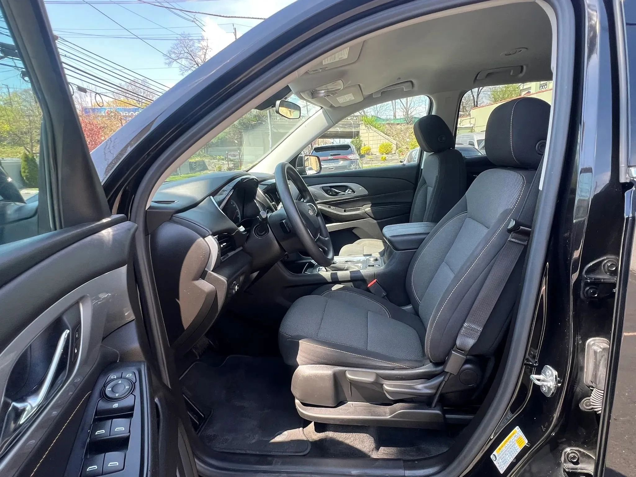 Used 2021 Chevrolet Traverse LS AWD/4WD image 27