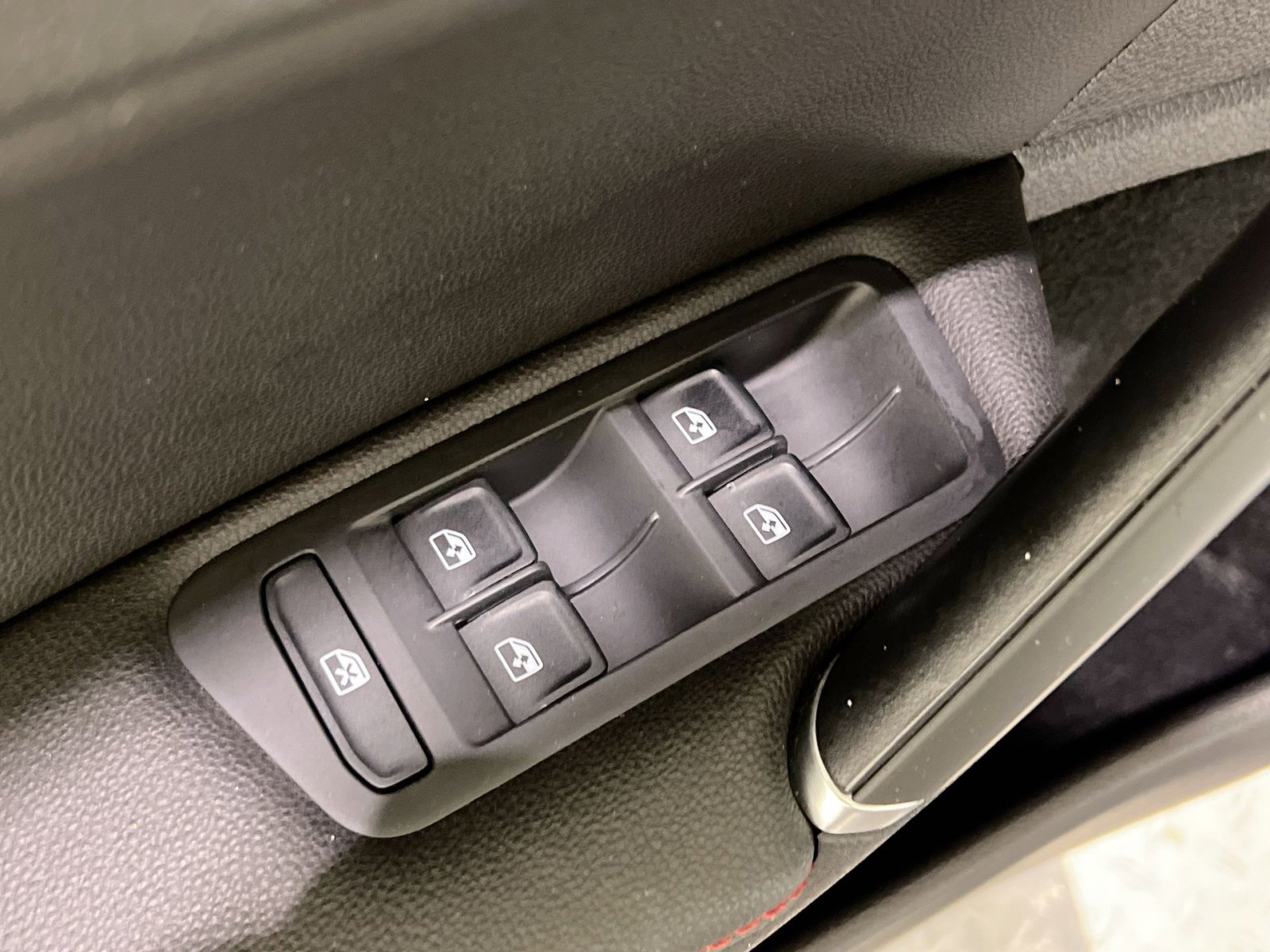 Used 2019 Volkswagen GTI SE image 29