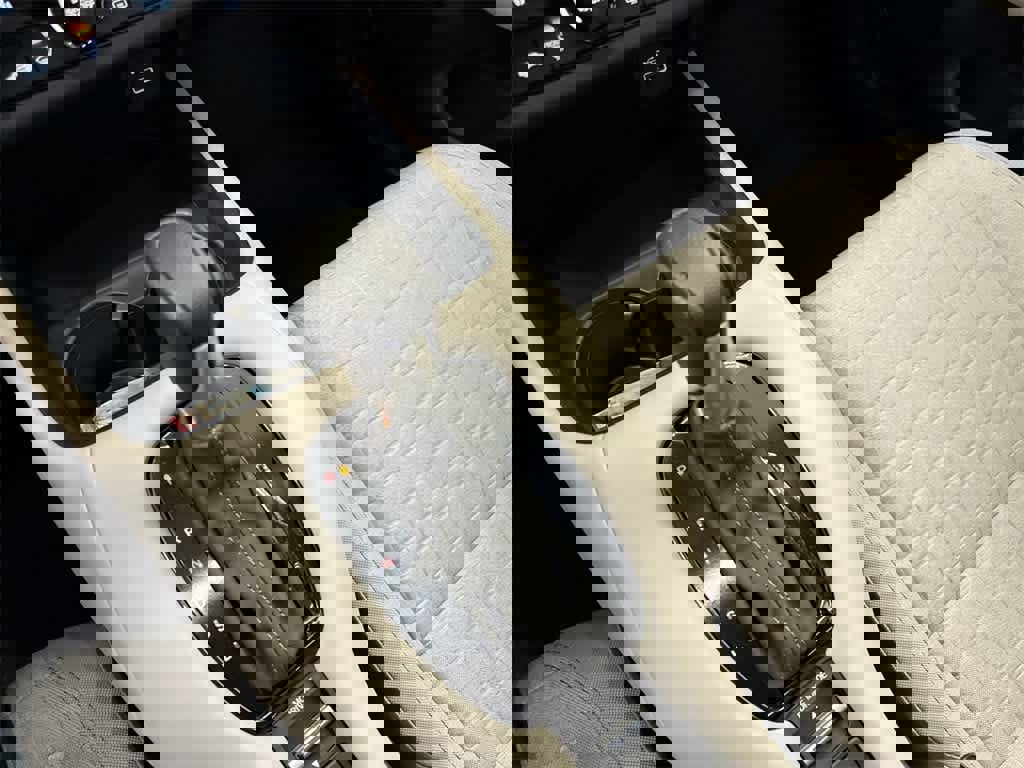 Certified 2025 Honda HR-V LX image 31