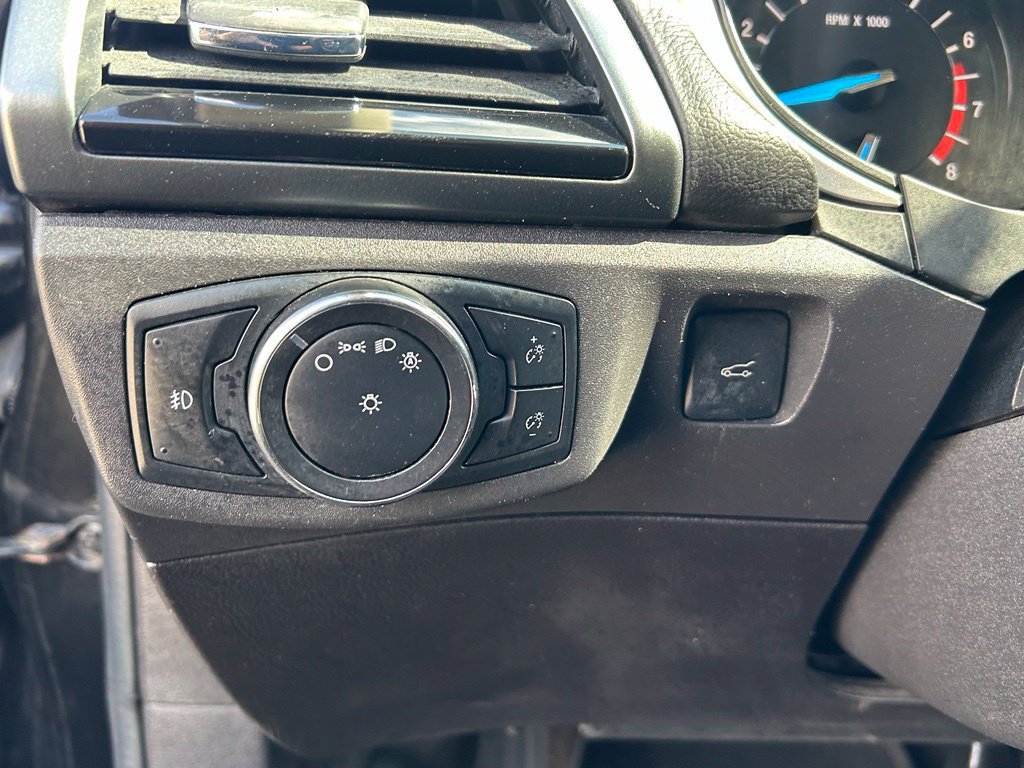 Used 2015 Ford Fusion SE w/ Equipment Group 201A FWD image 14