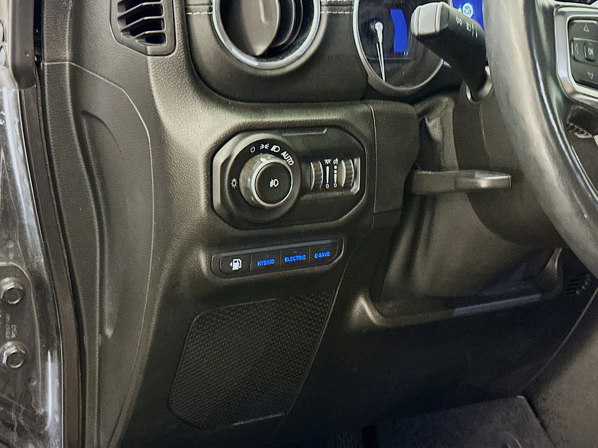 Used 2021 Jeep Wrangler Sahara w/ Cold Weather Group image 17