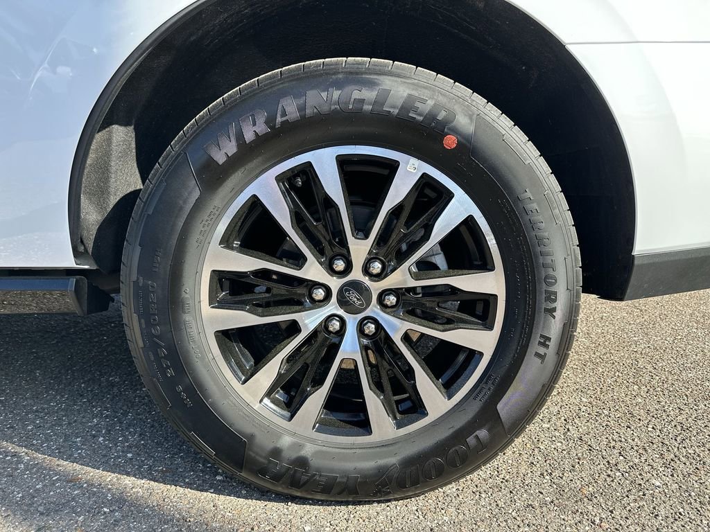 Used 2025 Ford Expedition Platinum image 38