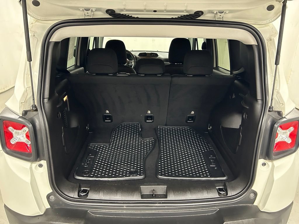 Used 2023 Jeep Renegade Altitude w/ Convenience Group I AWD/4WD image 11