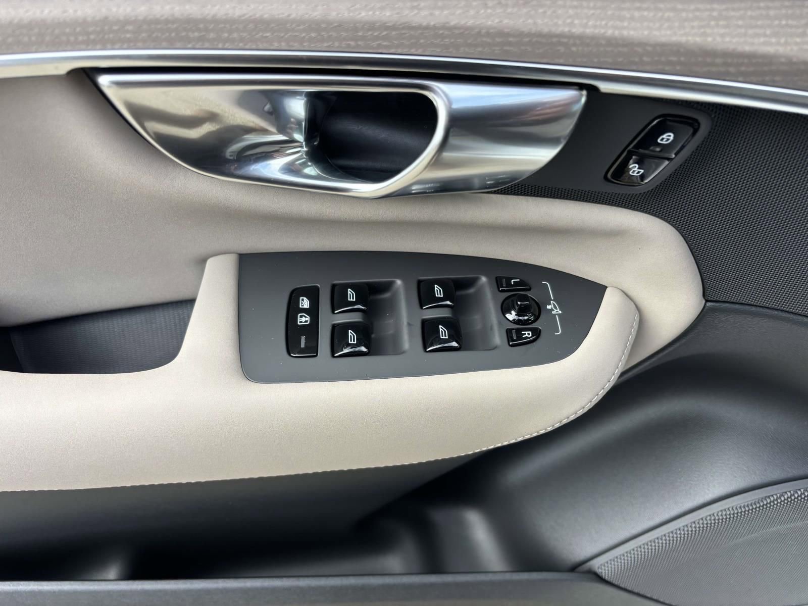 New 2026 Volvo XC90 T8 Plus w/ Protection Package Premier image 14