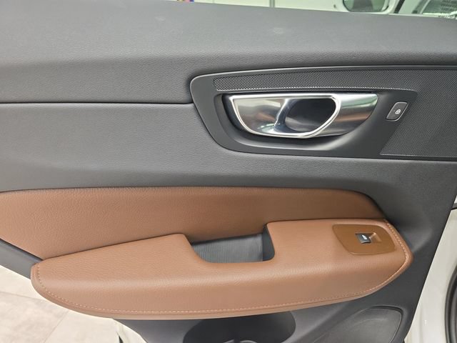 Used 2022 Volvo XC60 B5 Momentum AWD/4WD image 18