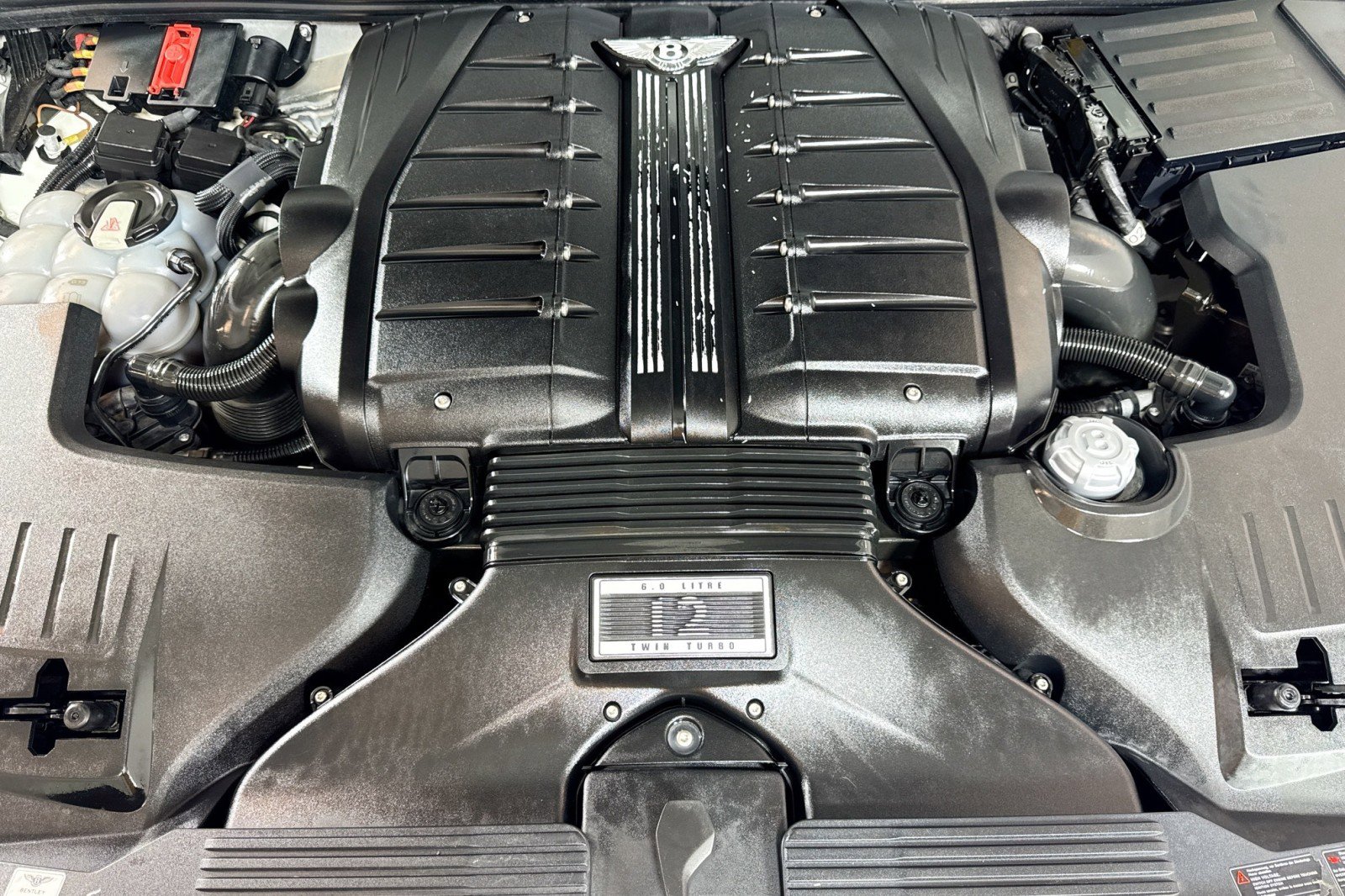 Used 2018 Bentley Bentayga image 29