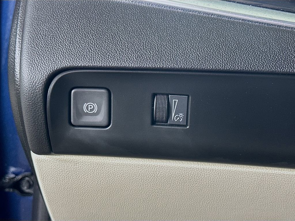 Used 2023 Buick Enclave Essence image 22