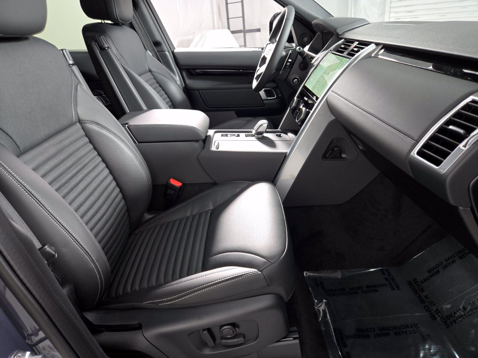 New 2026 Land Rover Discovery S AWD/4WD image 3