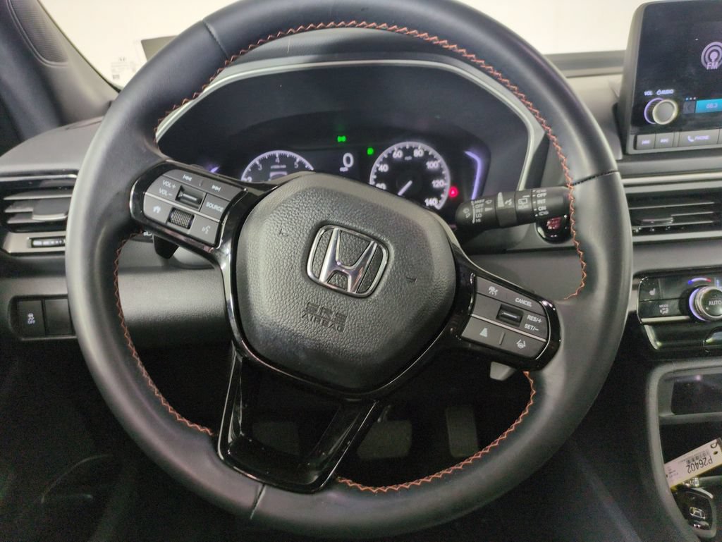 Used 2025 Honda Pilot Sport image 14