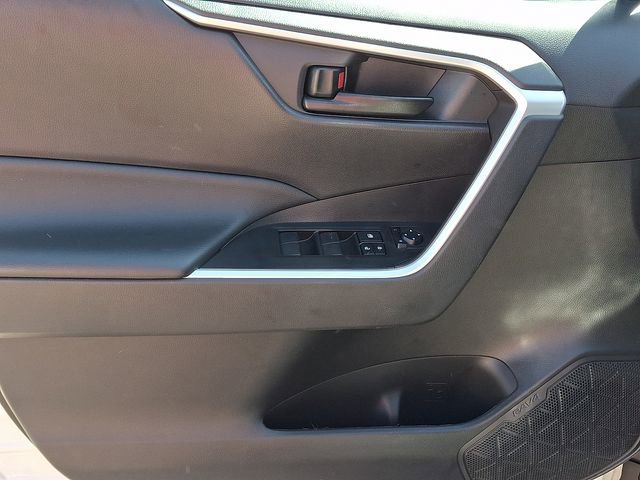 Used 2023 Toyota RAV4 LE AWD/4WD image 15