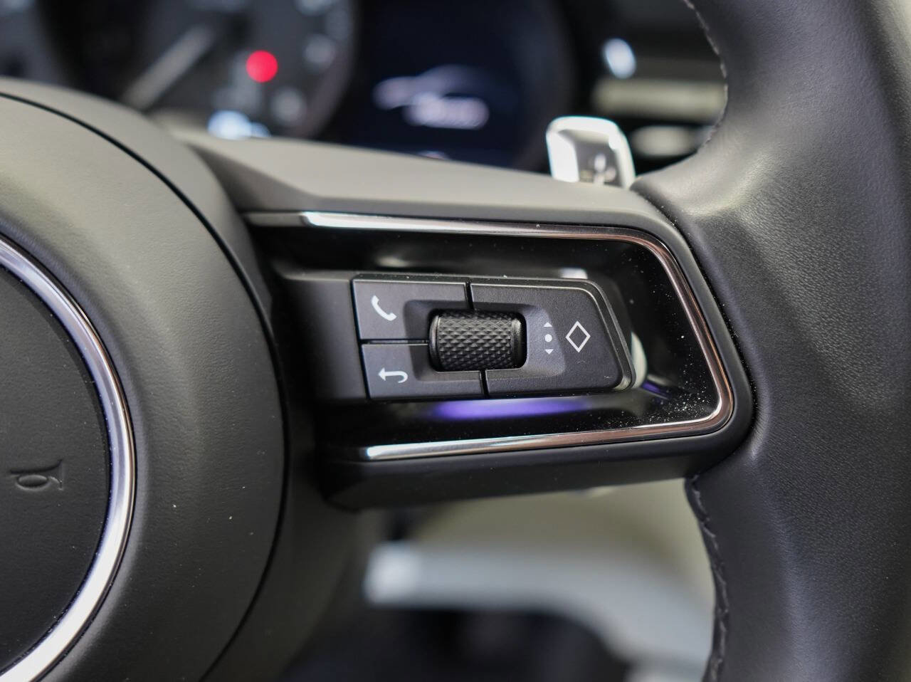 Used 2024 Porsche Macan image 49