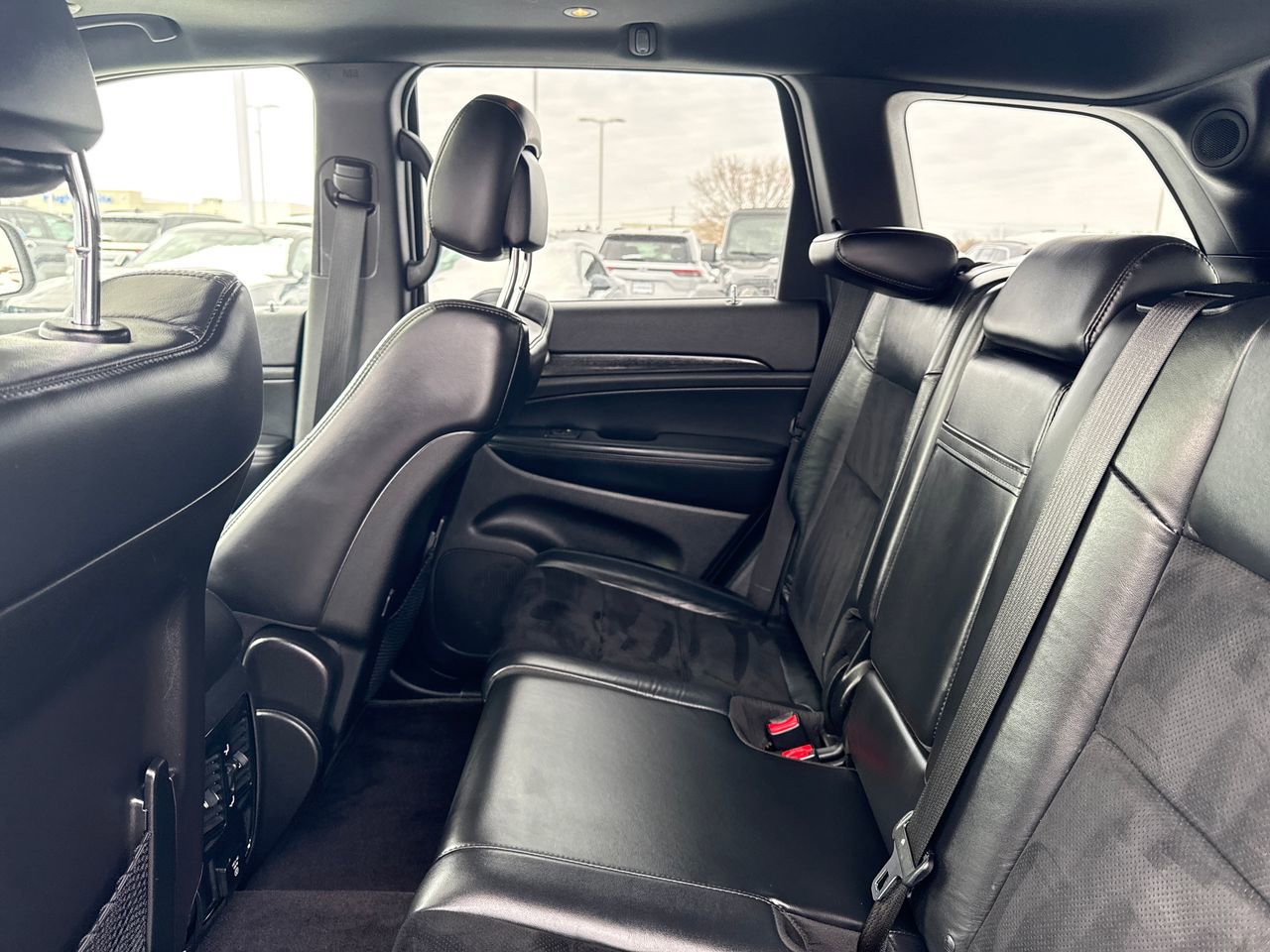 Used 2018 Jeep Grand Cherokee Altitude image 14