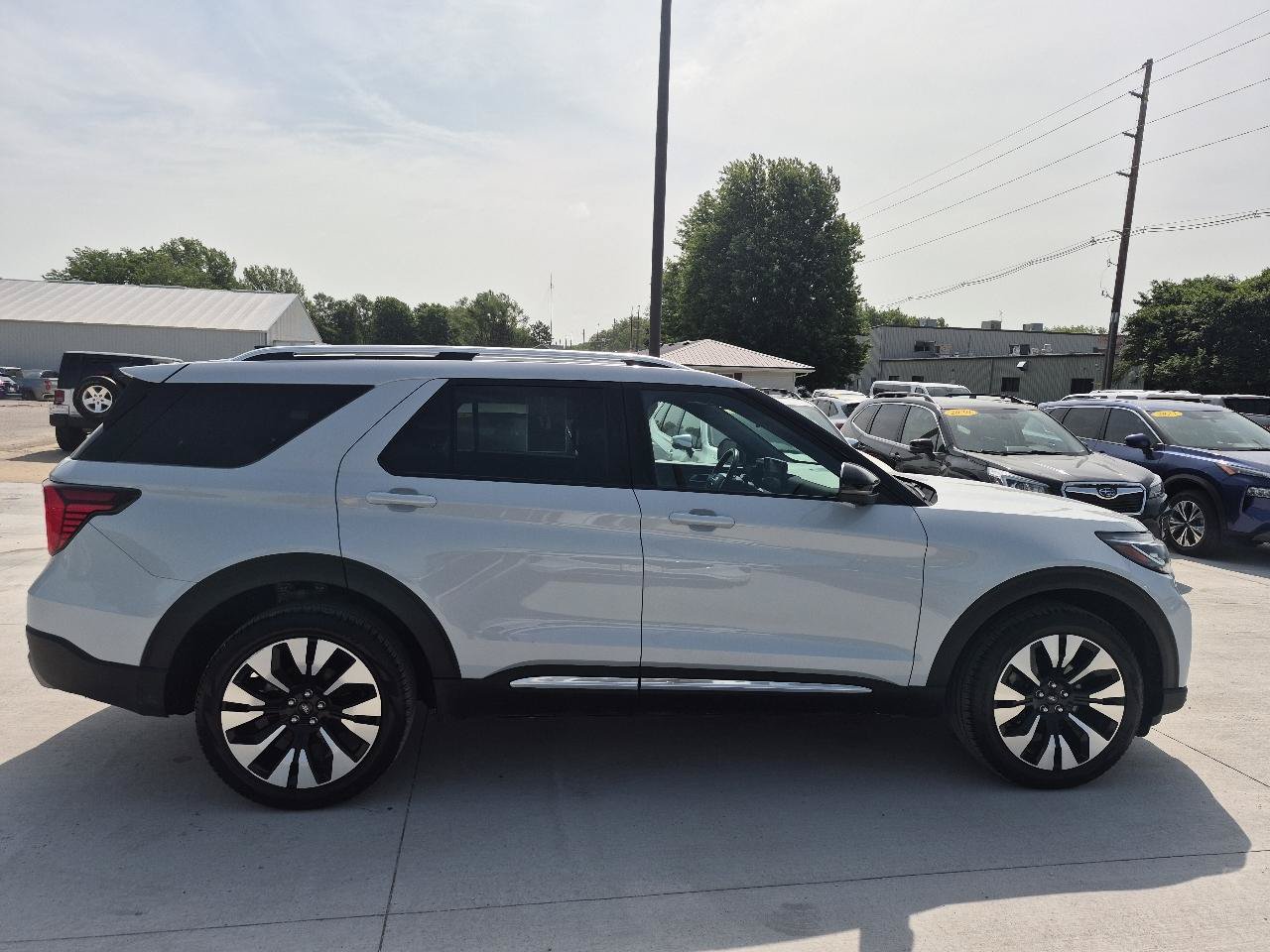 Used 2025 Ford Explorer Platinum w/ LUX Leather Package AWD/4WD image 5