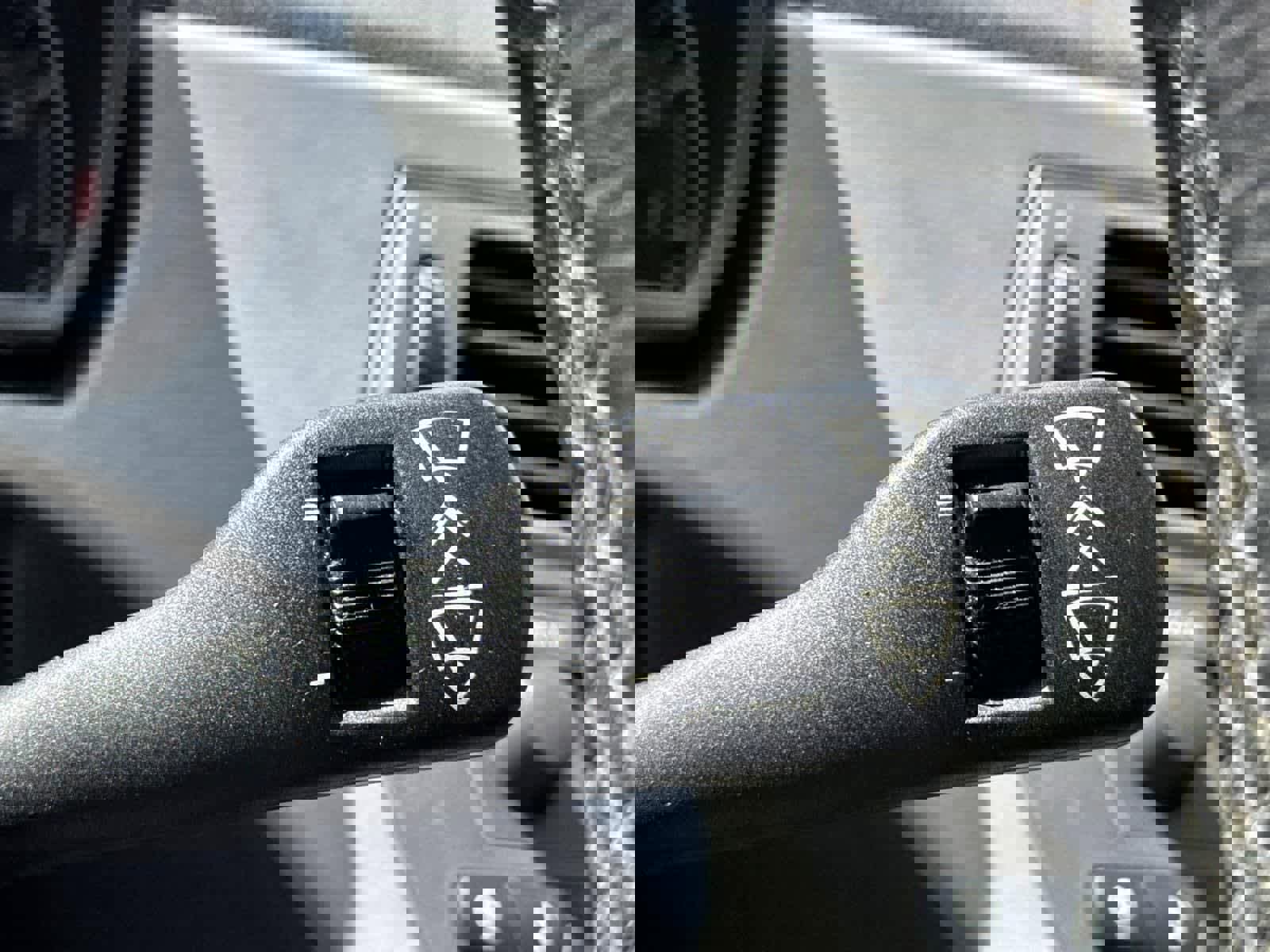 Used 2004 BMW Z4 2.5i image 19