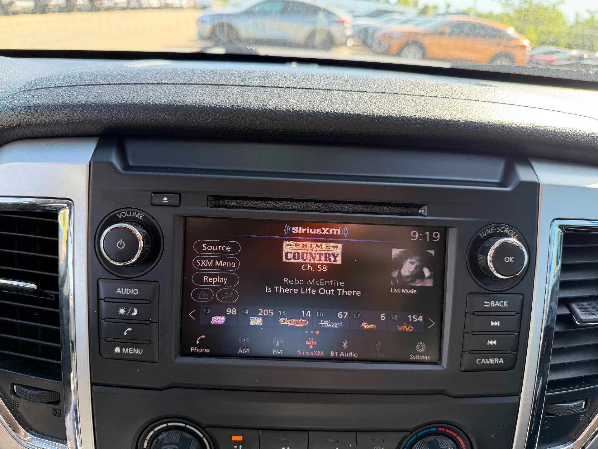 Used 2019 Nissan Titan SV AWD/4WD image 26