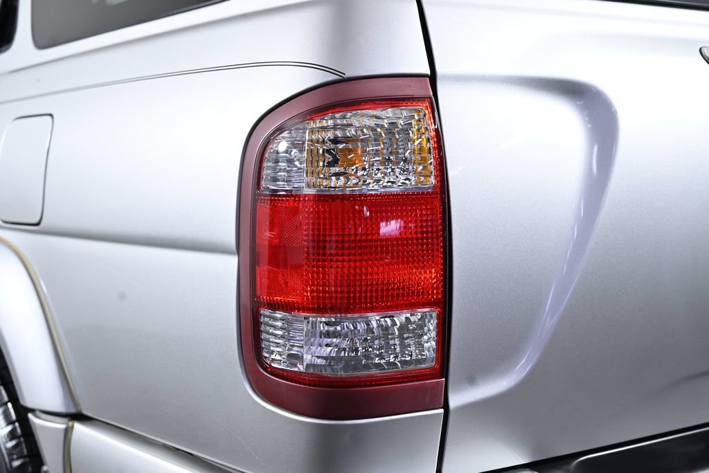 Used 2004 Nissan Pathfinder SE w/ (SRF) SE Sunroof Pkg AWD/4WD image 9