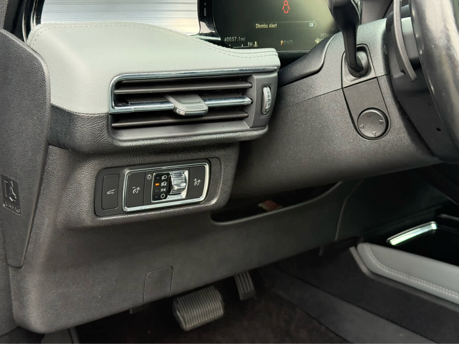 Used 2022 Lincoln Corsair Reserve w/ Sport Package image 14