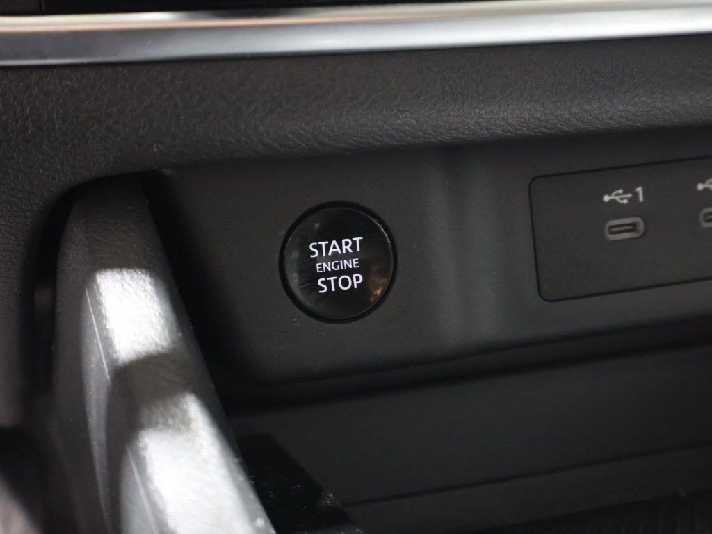 Used 2025 Nissan Rogue SV AWD/4WD image 29