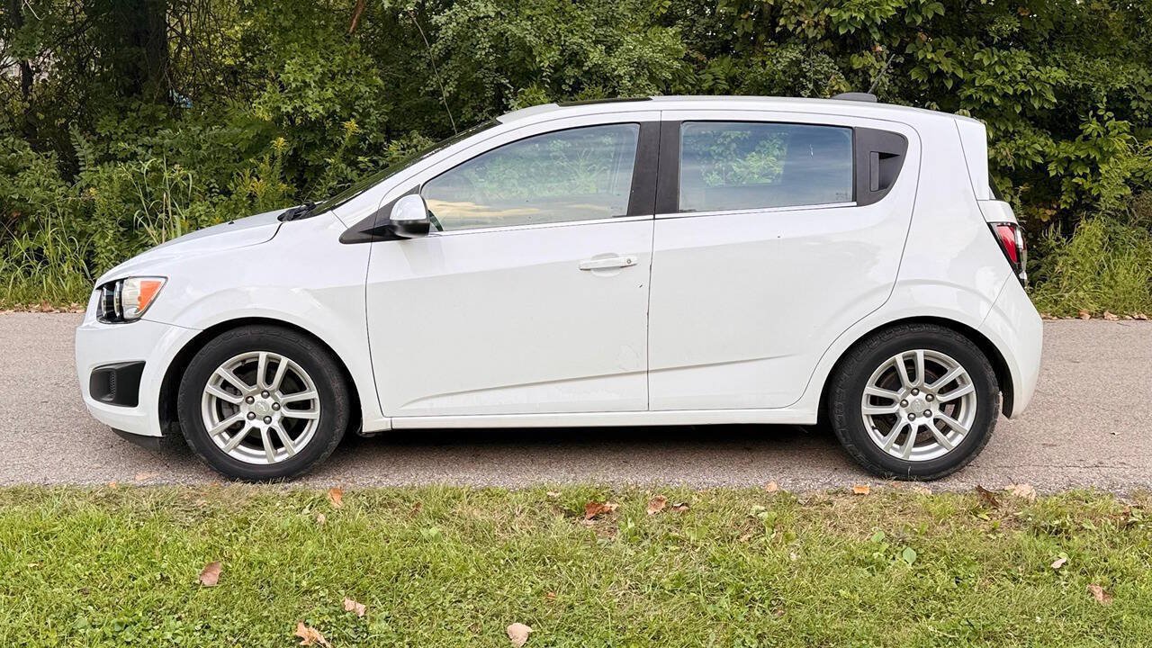 Used 2015 Chevrolet Sonic LT w/ Fun and Sun Package FWD image 4