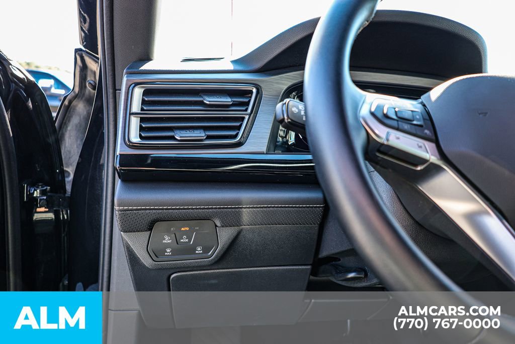 Used 2025 Volkswagen Atlas Cross Sport SE image 28