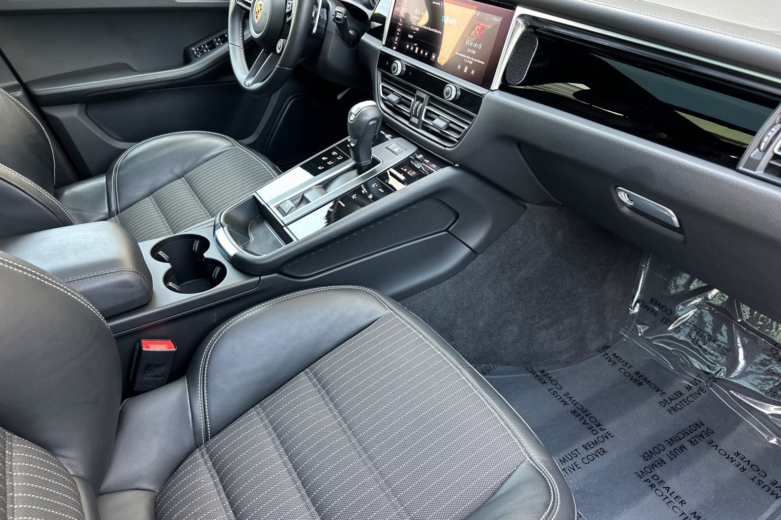 Used 2023 Porsche Macan AWD/4WD image 15