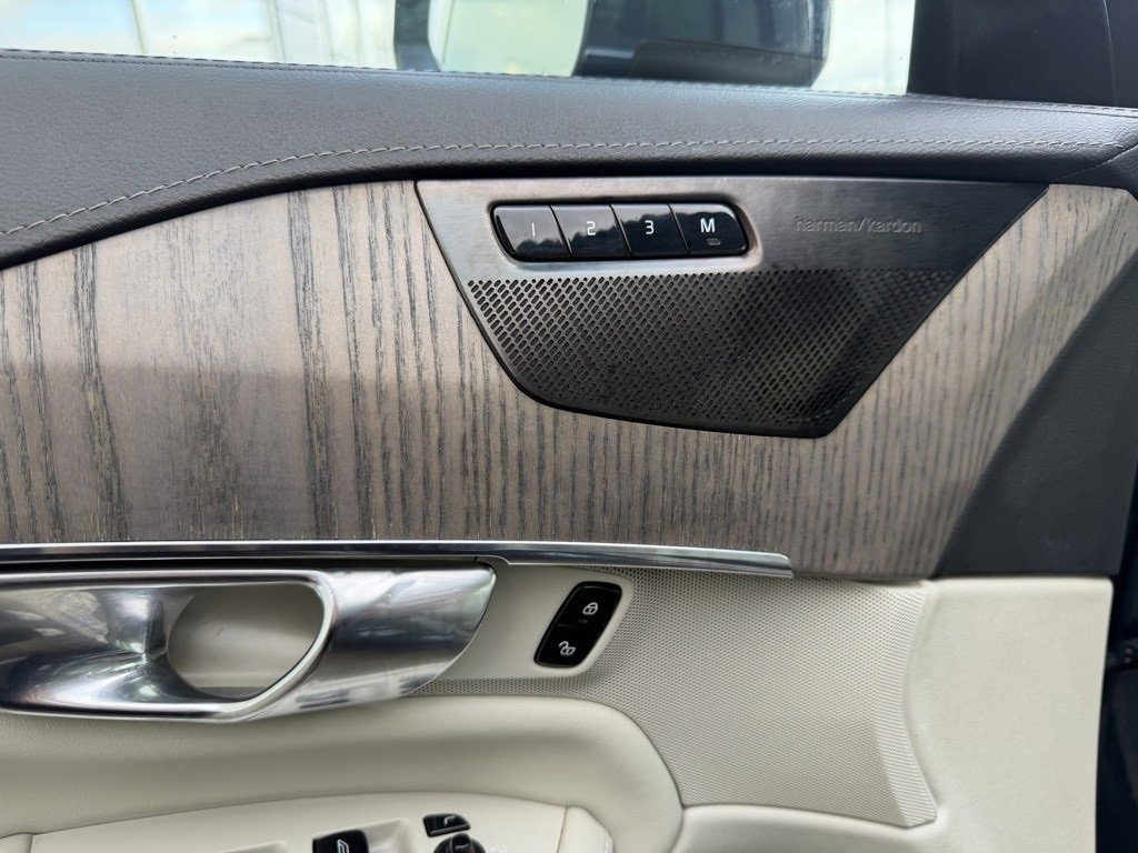 Used 2020 Volvo XC90 T8 Inscription image 12