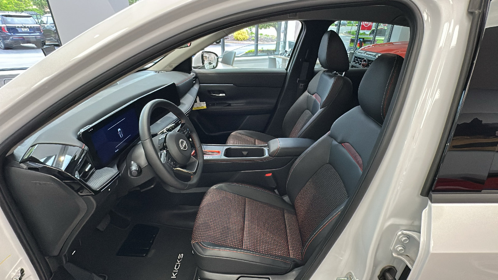 New 2025 Nissan Kicks SR w/ Illumination Package AWD/4WD image 7