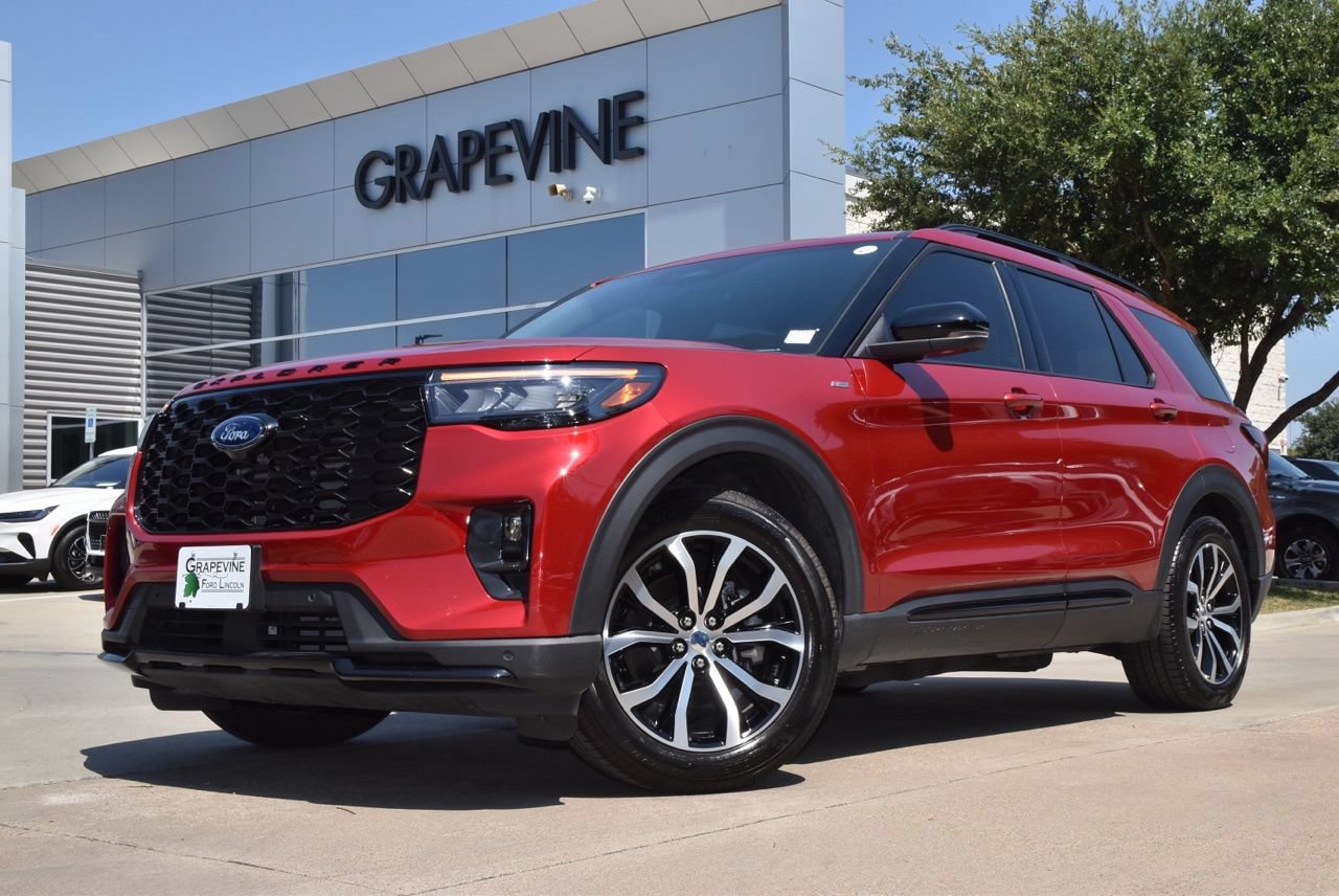 Certified 2025 Ford Explorer ST-Line RWD image 2