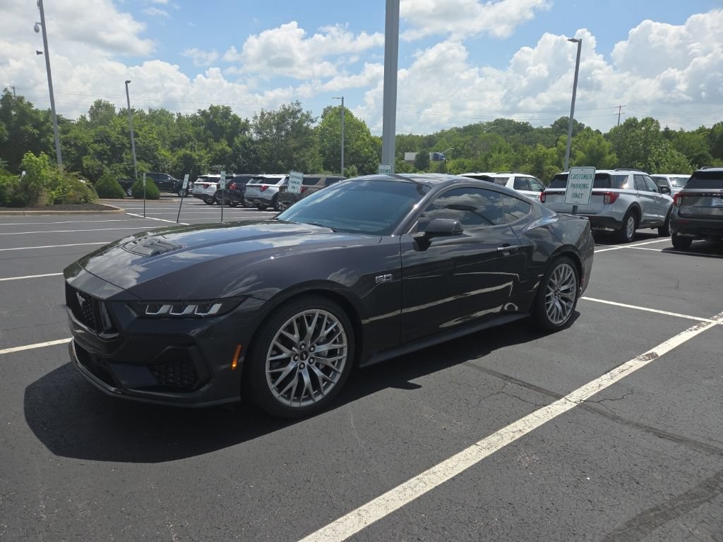 Used 2024 Ford Mustang GT Premium RWD image 3