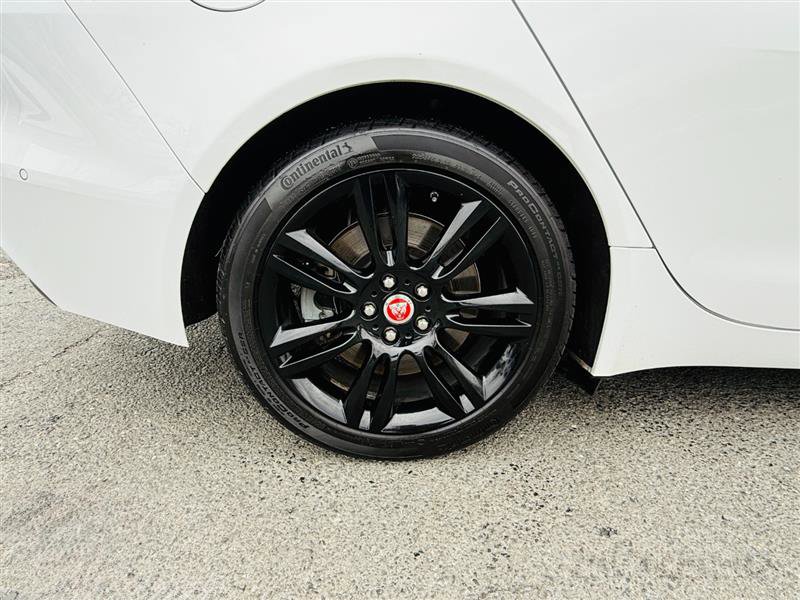 Used 2020 Jaguar XE S image 6