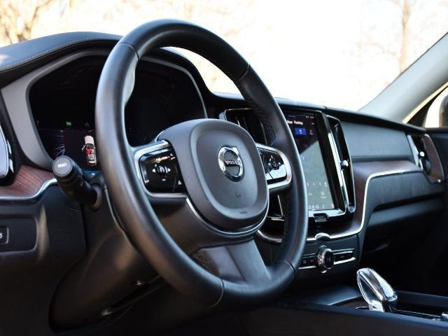 Used 2023 Volvo XC60 B5 Ultimate w/ Climate Package AWD/4WD image 7